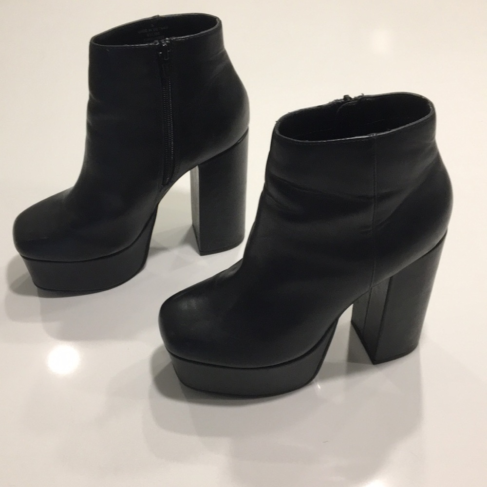 ASOS PLATFORM BOOTS 🖤